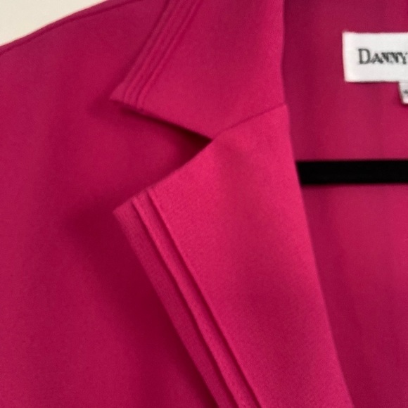 Danny & Nicole hot pink blazer. Size 16P - Picture 4 of 7